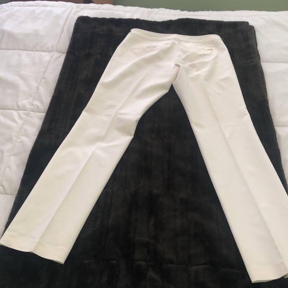 Michael Michael Kors white pants w decorative gold & brown half belt dry cleaned - Picture 8 of 13